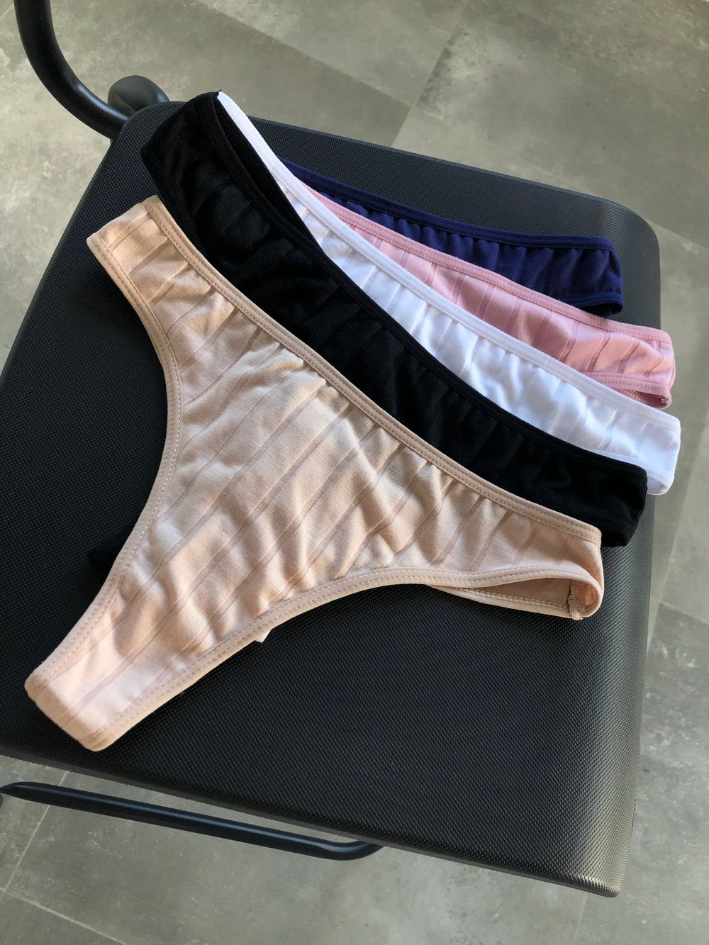 Стрінги в широкий рубчик