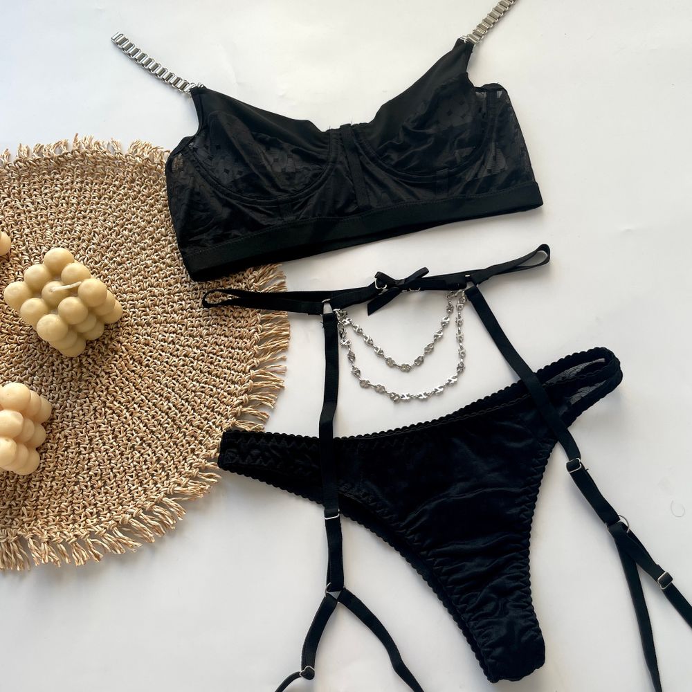 Вишуккний корсетний комплект з гартерами