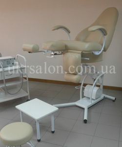 Педикюрно-косметологическое кресло КП-5 с подставкой для ванночки