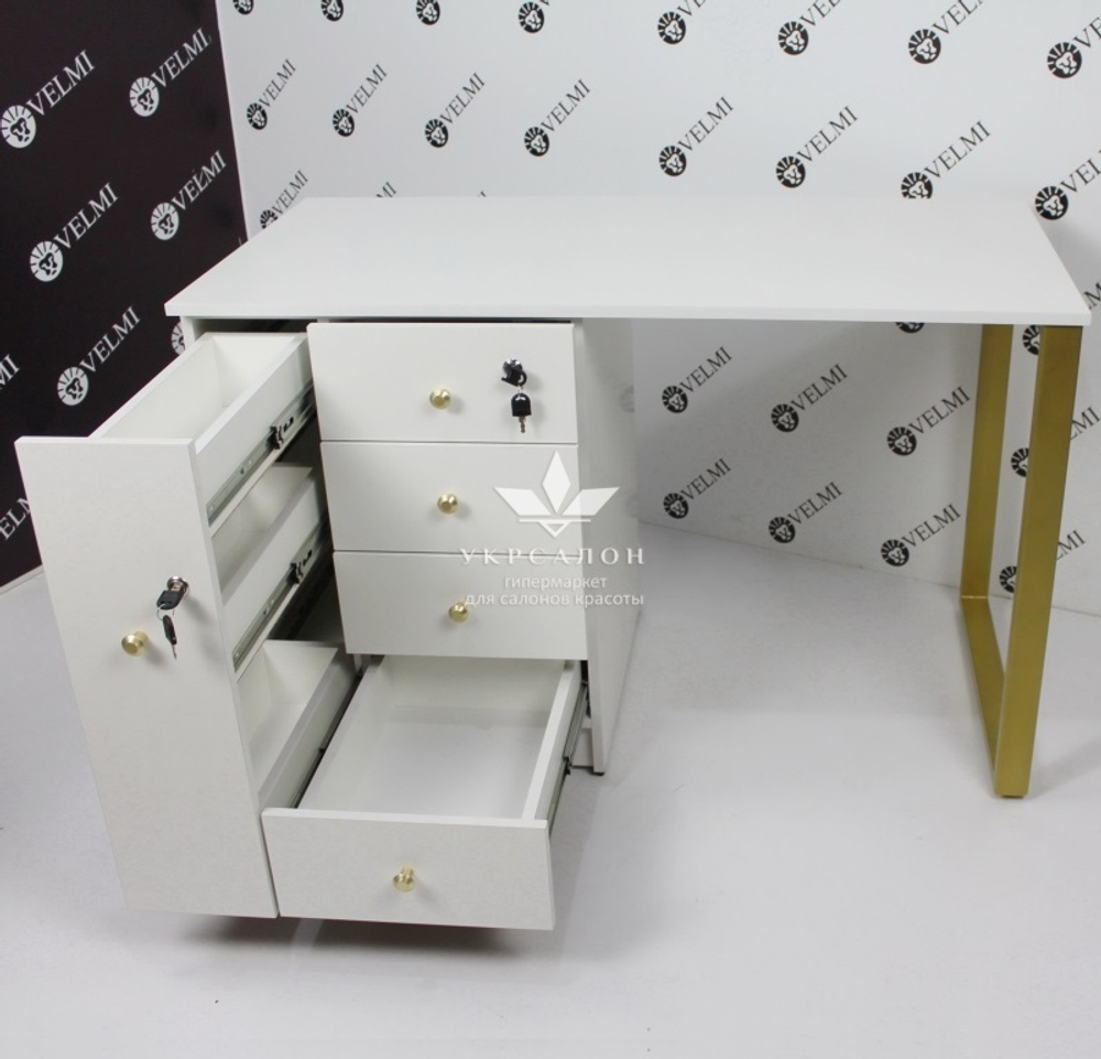 Манікюрний стіл Pandora