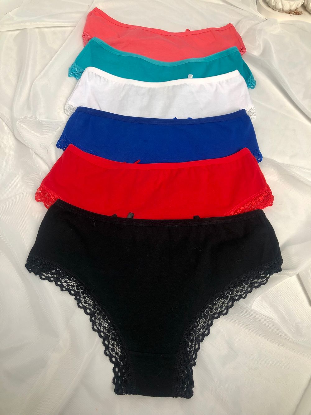 Сліпи з мереживною вставкою по центру