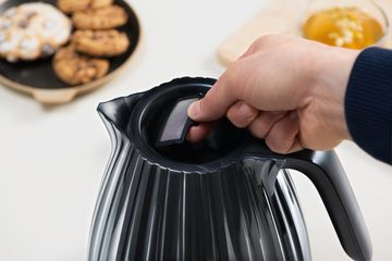 Електрочайник DeLonghi KBD 2001 BK