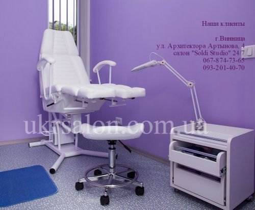 Педикюрно-косметологическое кресло КП-3 c подставкой