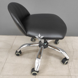 Стульчик для педикюра Rior