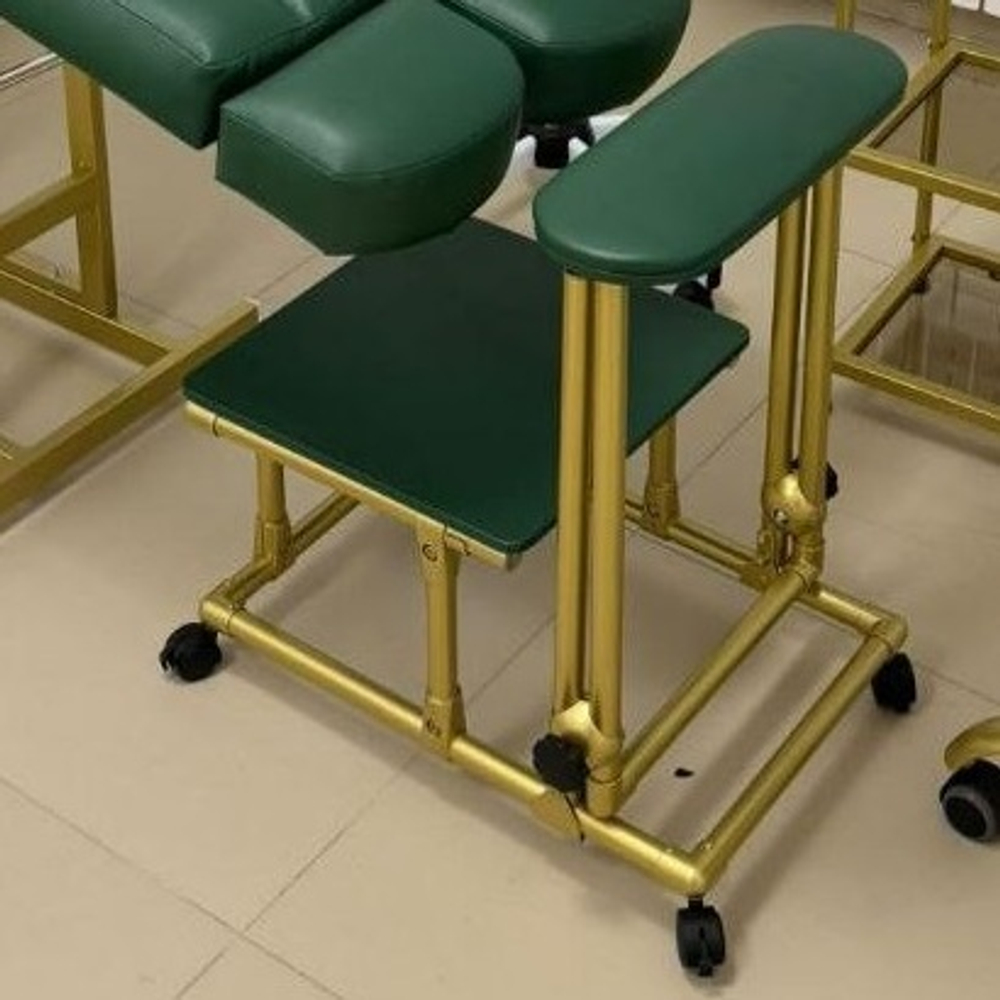 Педикюрное кресло с подставкой Tertio, тележкой, стульчиком и подставкой для сумки