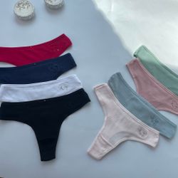 Стрінги з мінімальним малюнком