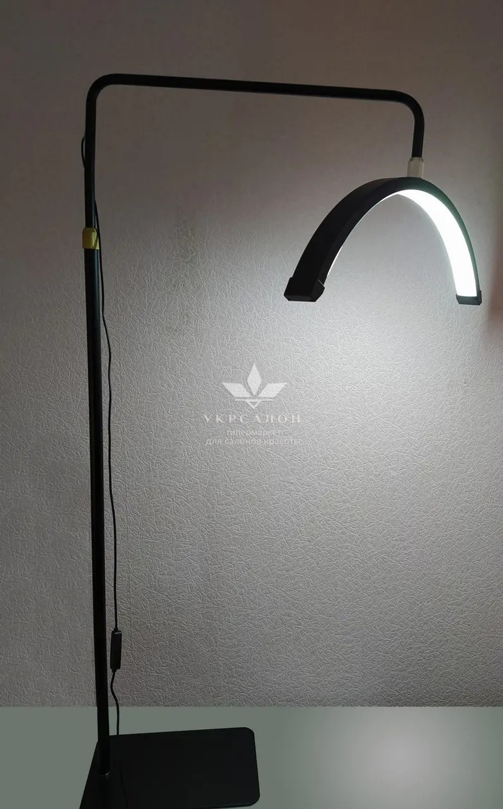 Бестеневая Led лампа для бьюти мастера универсальная полумесяц 58 см, 24 Вт, черная