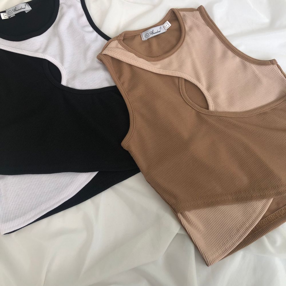 Комбінований топ з вирізом