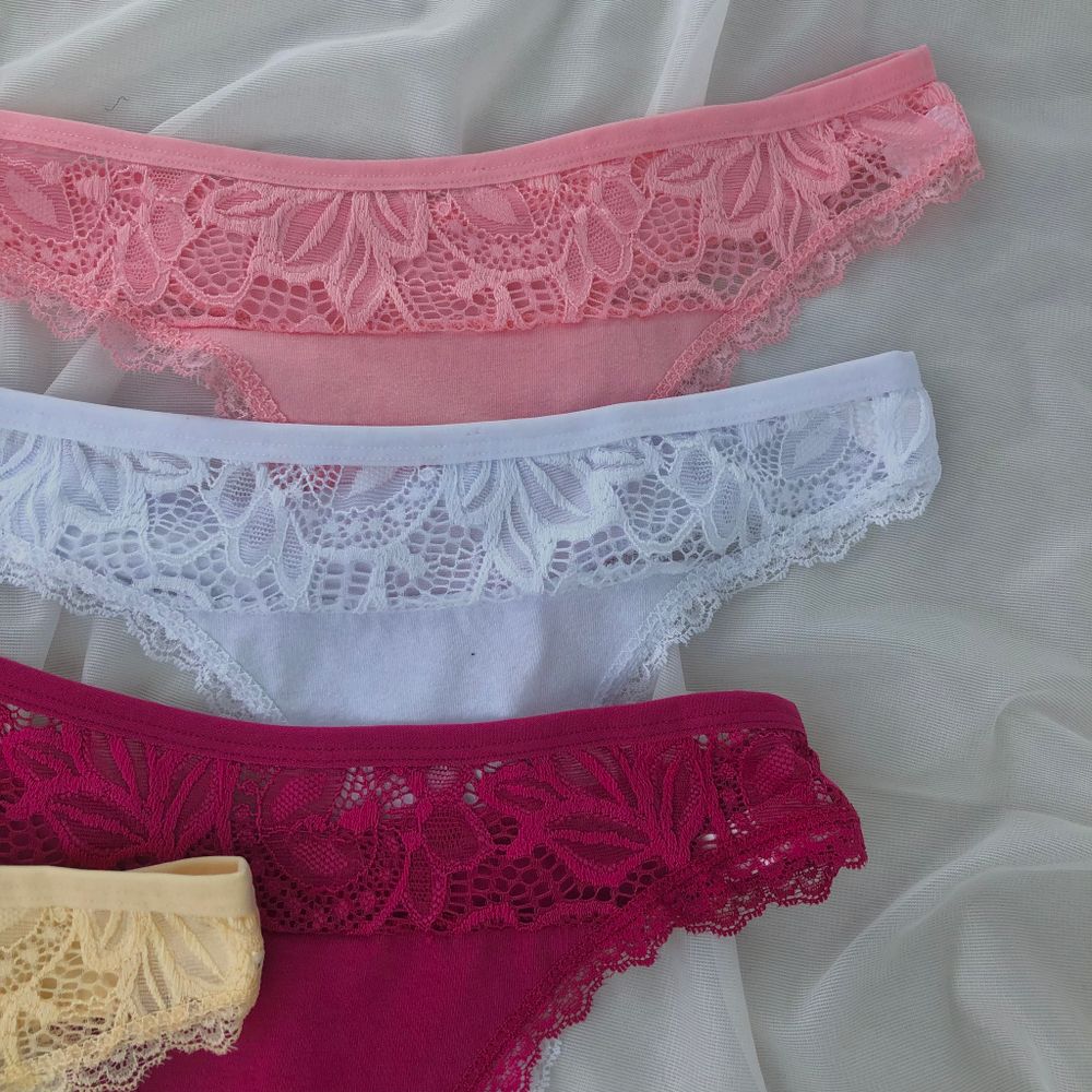 Стрінги з елементами мережива