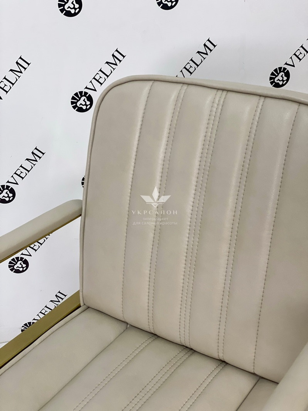 Парикмахерское кресло Bronx Gold с подставкой