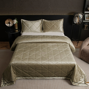 Велюровое покрывало в клетку и одна/две наволочки OVL031