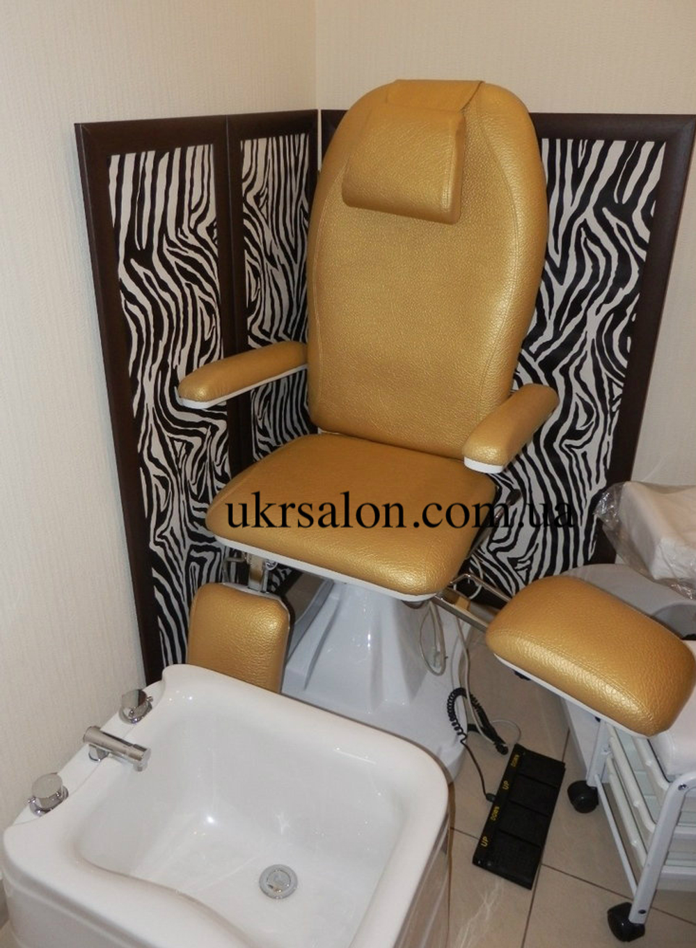 Педикюрное крісло ZD-841