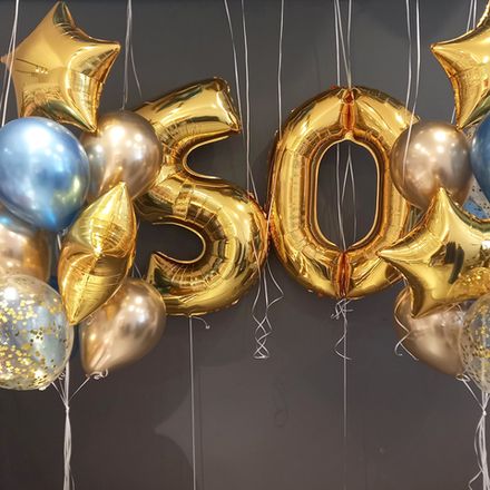 Воздушные шарики с золотыми цифрами
