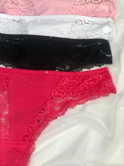 Стрінги з мереживними вставками