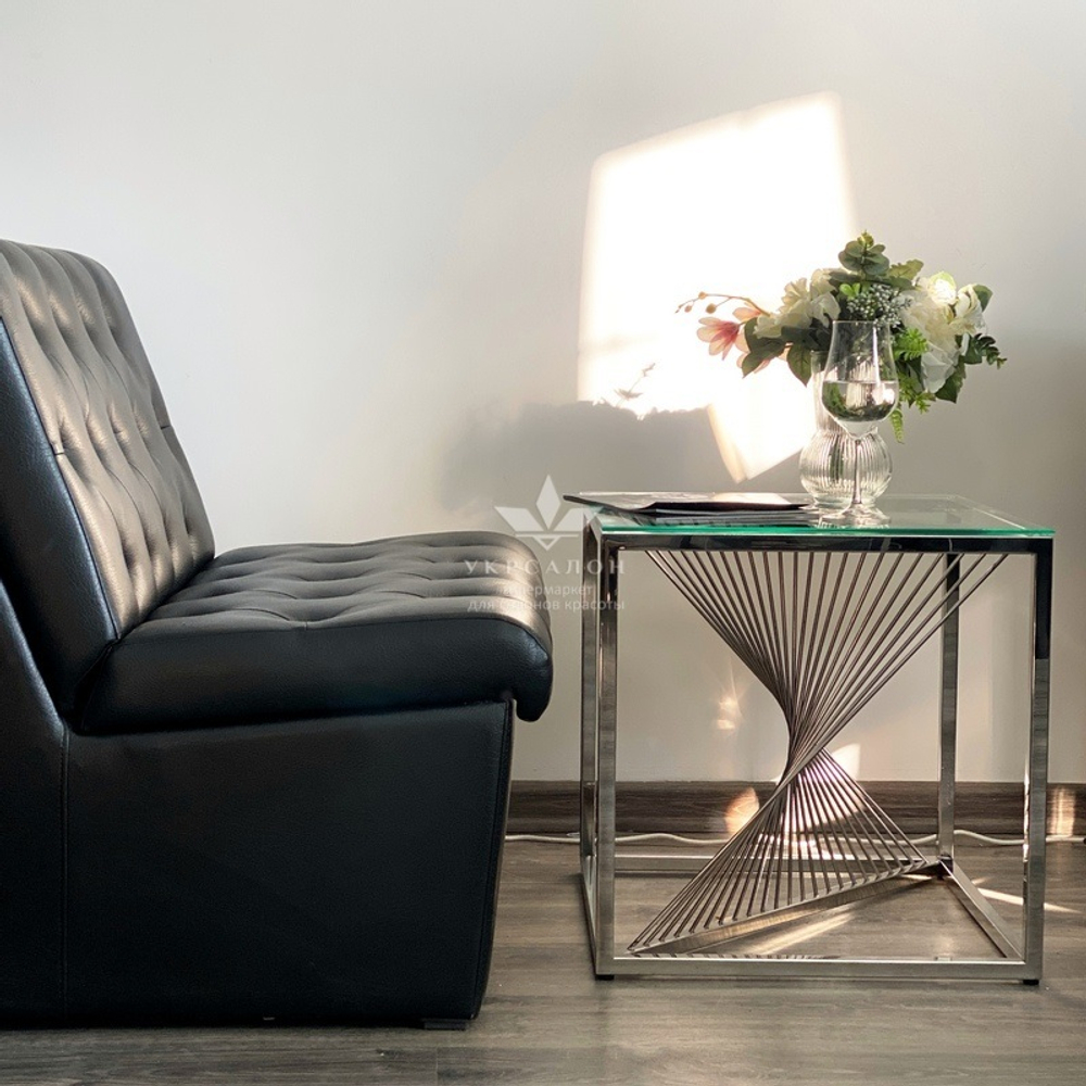 Столик для клієнтів Capris